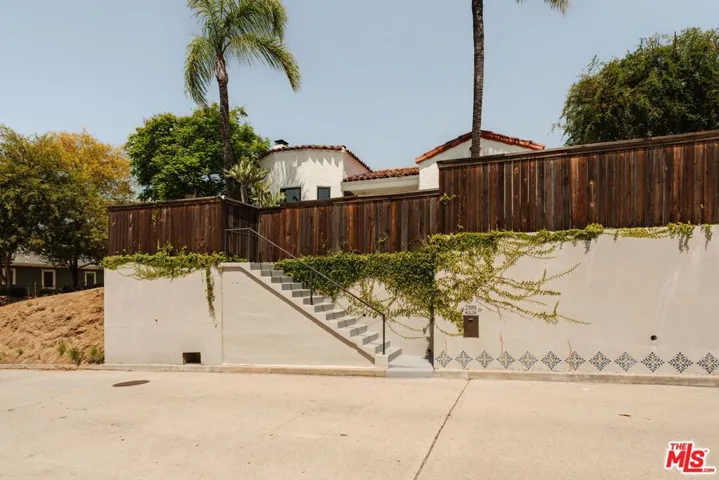2709 Medlow Avenue, Los Angeles, California 90065