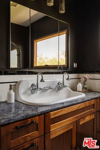 2709 Medlow Avenue, Los Angeles, California 90065