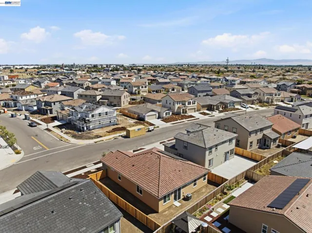 16047 Pirates Cove Ln, Lathrop, California 95330