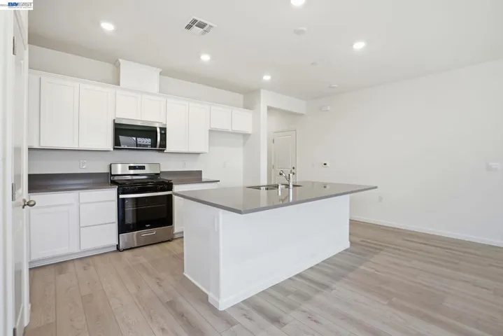 16047 Pirates Cove Ln, Lathrop, California 95330