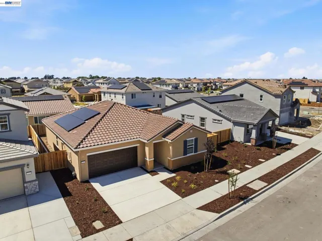 16047 Pirates Cove Ln, Lathrop, California 95330