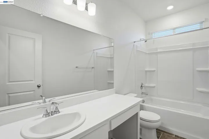 16047 Pirates Cove Ln, Lathrop, California 95330