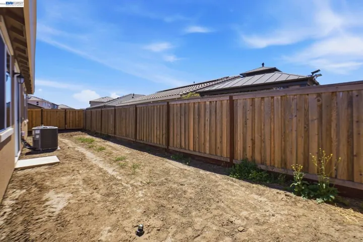 16047 Pirates Cove Ln, Lathrop, California 95330