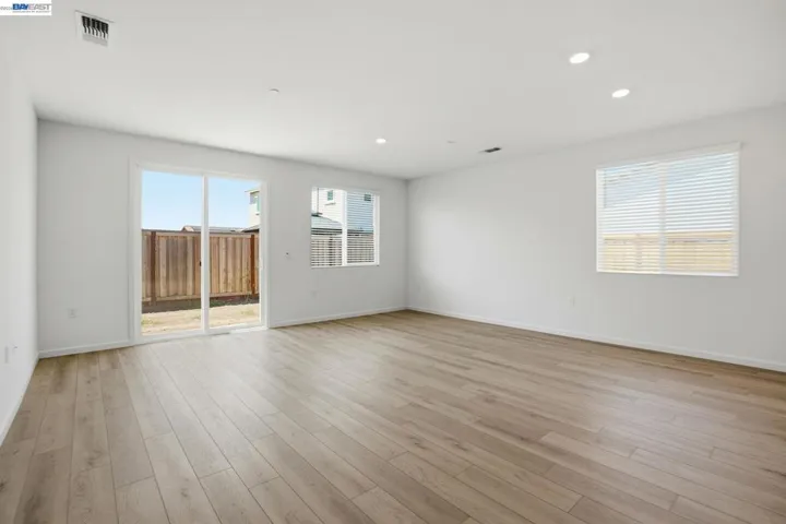 16047 Pirates Cove Ln, Lathrop, California 95330