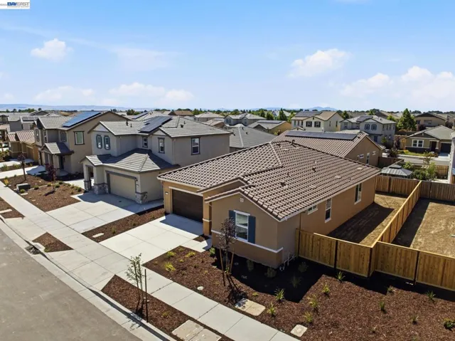 16047 Pirates Cove Ln, Lathrop, California 95330