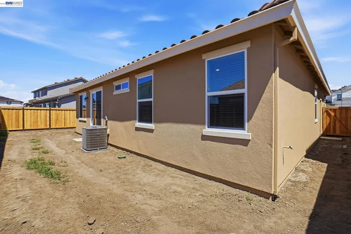 16047 Pirates Cove Ln, Lathrop, California 95330