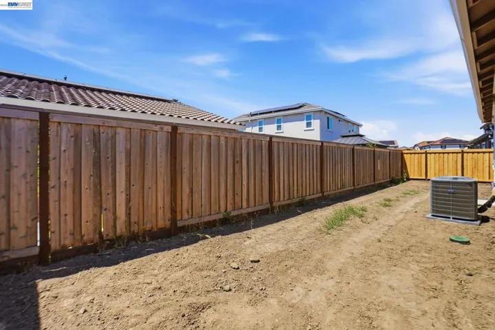 16047 Pirates Cove Ln, Lathrop, California 95330