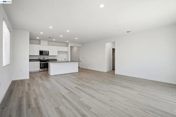 16047 Pirates Cove Ln, Lathrop, California 95330