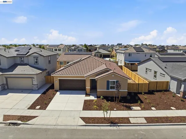 16047 Pirates Cove Ln, Lathrop, California 95330