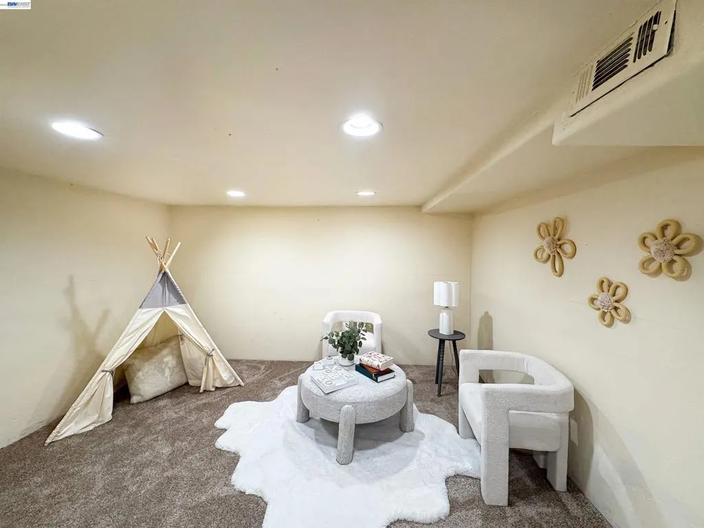 WITH RECESSED LIGHTS AND CLOSET