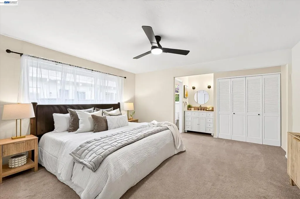 WITH DOUBLE CLOSETS
