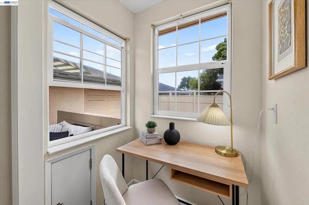 BONUS OFFICE NOOK