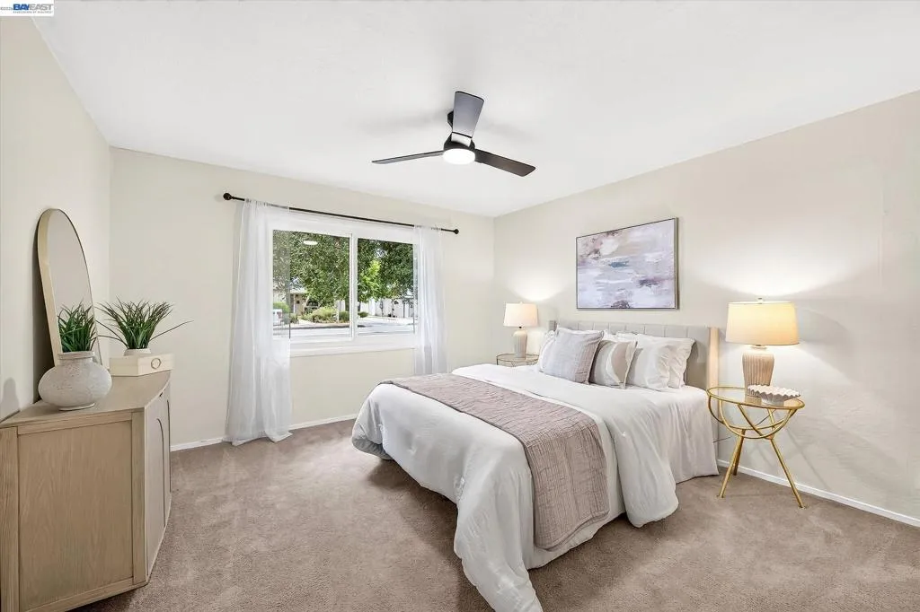 OVERSIZED BEDROOM WITH FAN
