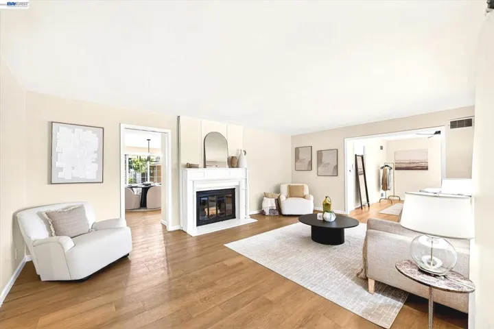 LARGE AND INVITING FAMILY ROOM