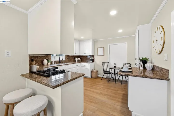 SLAB GRANITE COUNTERS