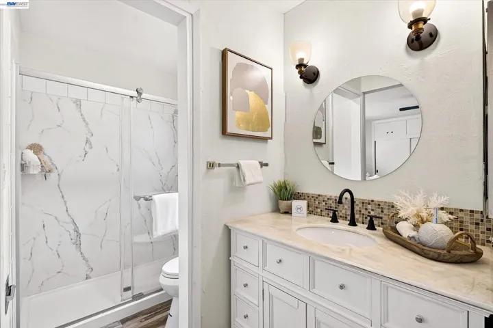 ATTACHED FULLY REMODELED BATH