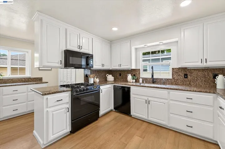 GAS RANGE AND RECESSED LIGHTS