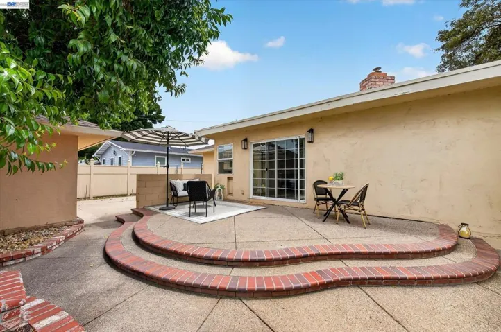 SEPARATE DETACHED TWO CAR GARAGE