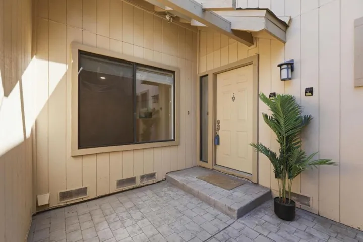 Private front courtyard