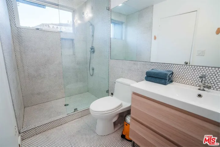 40 18th Avenue, Venice, California 90291