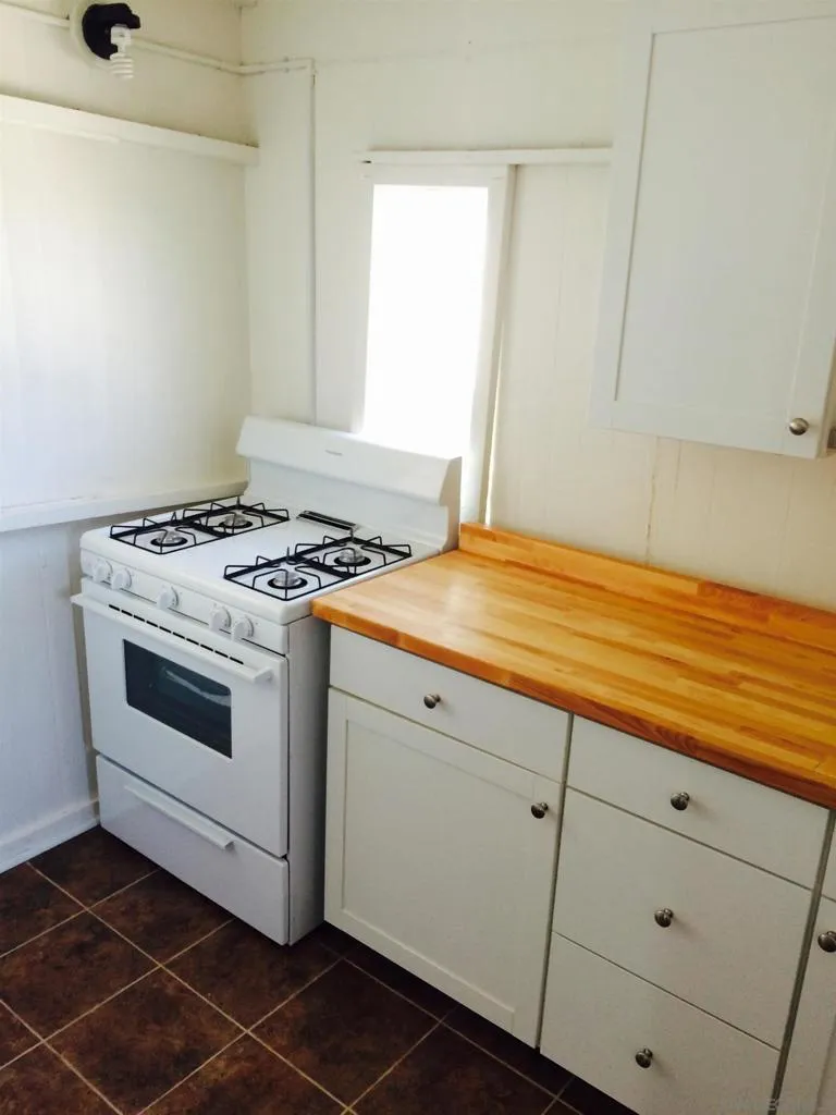 rear unit kitchen 2014