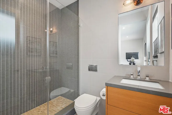 924 Vernon Avenue, Venice, California 90291