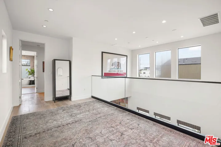 924 Vernon Avenue, Venice, California 90291