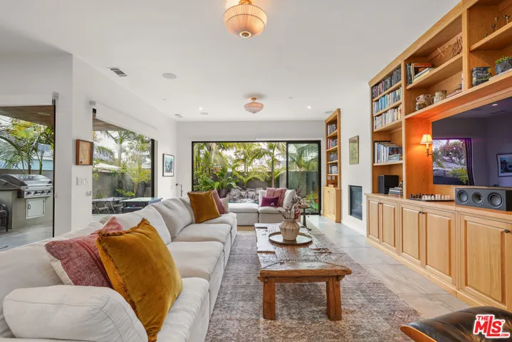 924 Vernon Avenue, Venice, California 90291