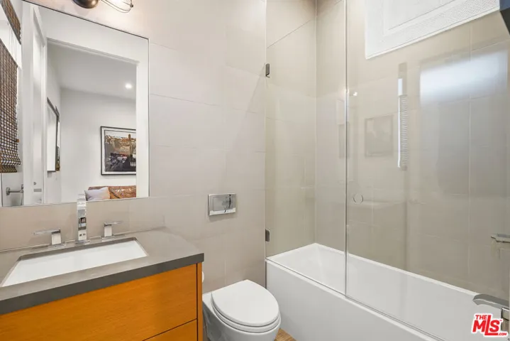 924 Vernon Avenue, Venice, California 90291