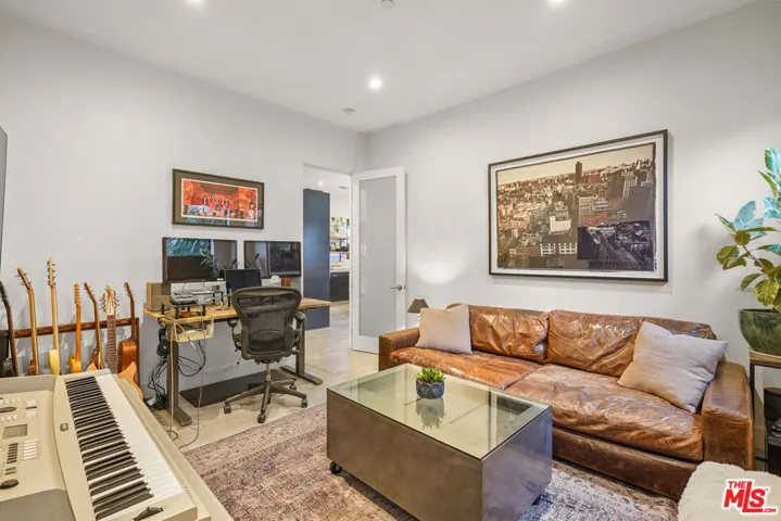 924 Vernon Avenue, Venice, California 90291