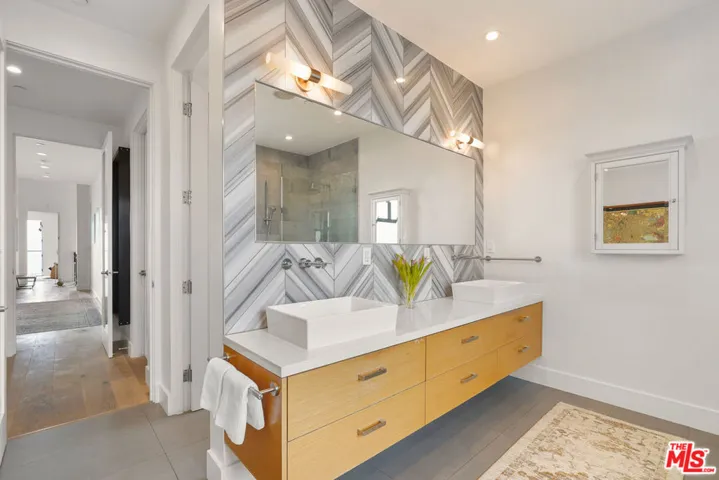 924 Vernon Avenue, Venice, California 90291