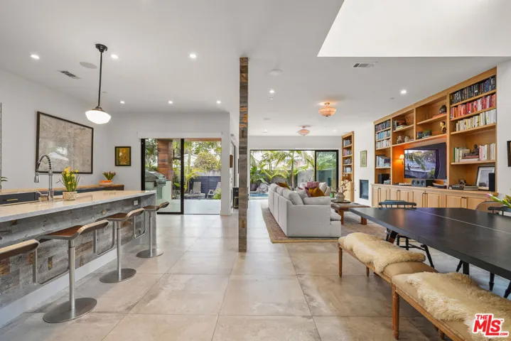 924 Vernon Avenue, Venice, California 90291