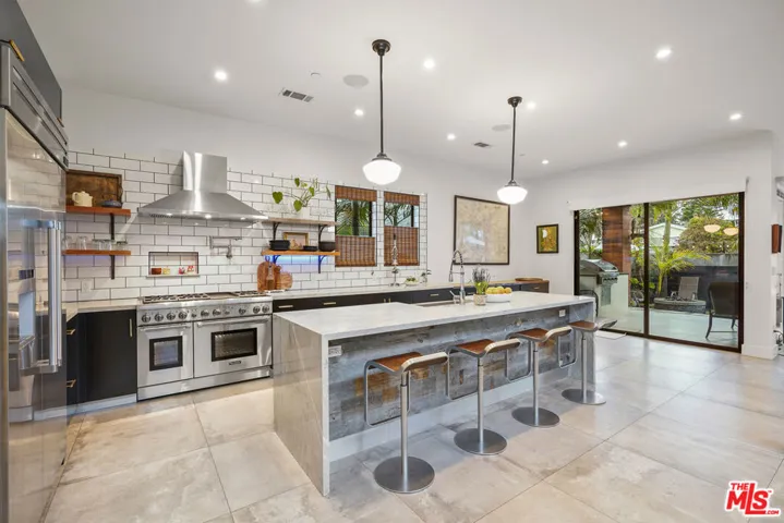 924 Vernon Avenue, Venice, California 90291