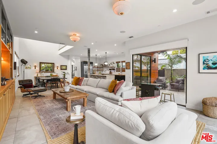 924 Vernon Avenue, Venice, California 90291