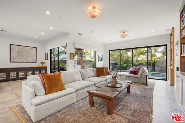 924 Vernon Avenue, Venice, California 90291