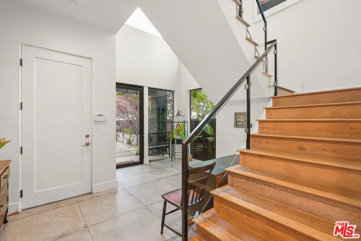 924 Vernon Avenue, Venice, California 90291