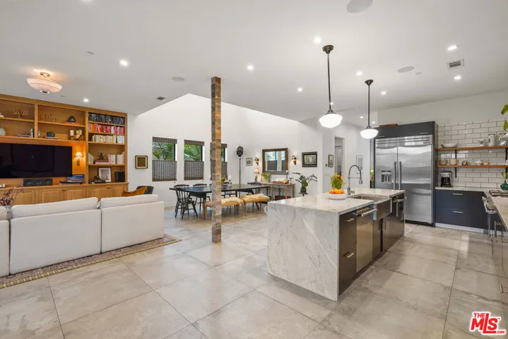 924 Vernon Avenue, Venice, California 90291