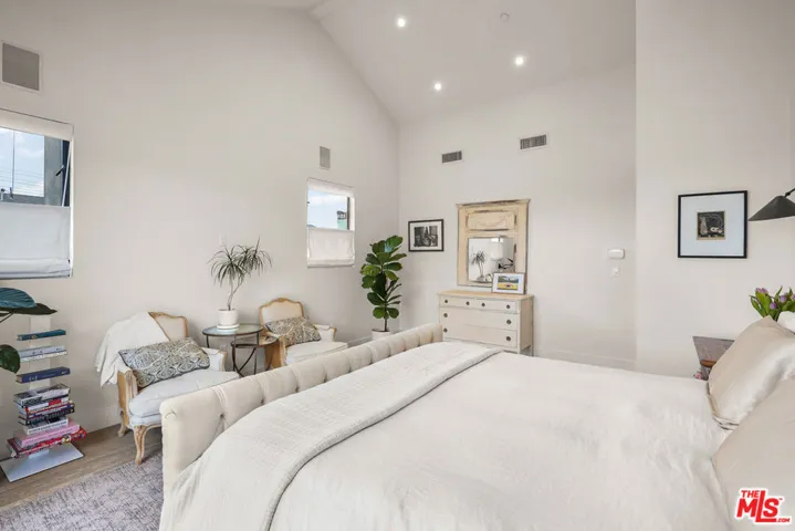 924 Vernon Avenue, Venice, California 90291