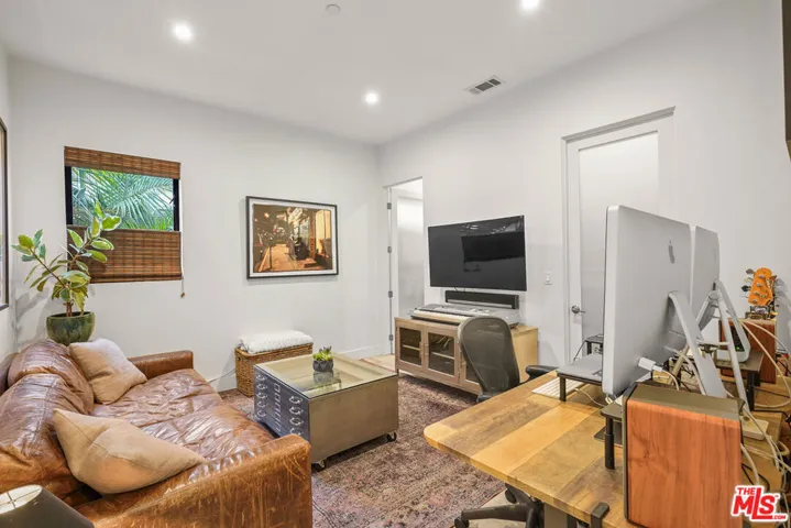 924 Vernon Avenue, Venice, California 90291
