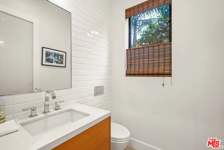 924 Vernon Avenue, Venice, California 90291
