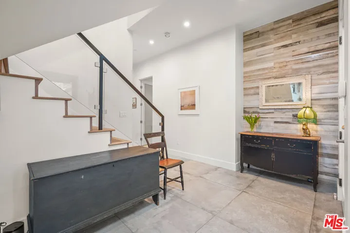 924 Vernon Avenue, Venice, California 90291