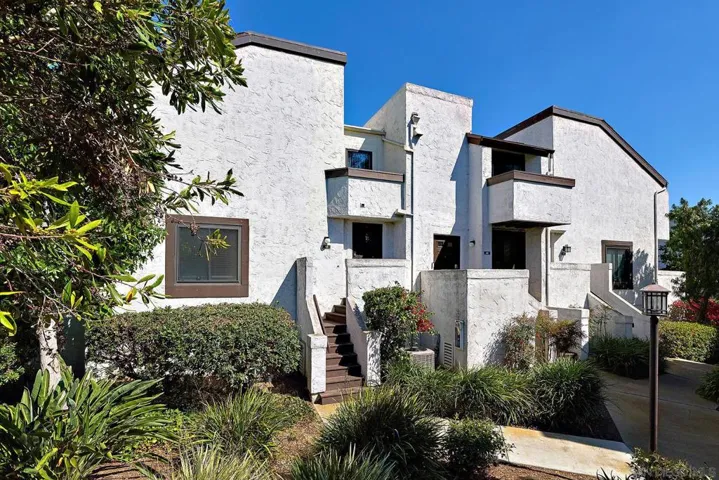 2282 Caminito Pescado 45, San Diego, California 92107