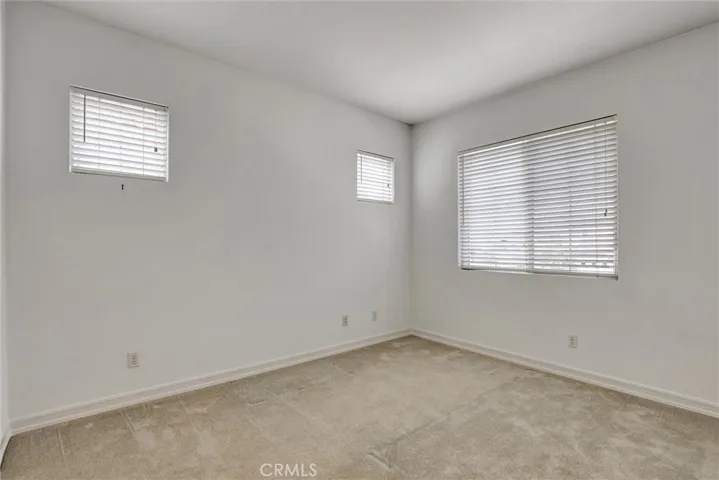 Bright and comfortable, this secondary bedroom offers a welcoming space for family or overnight guests.
