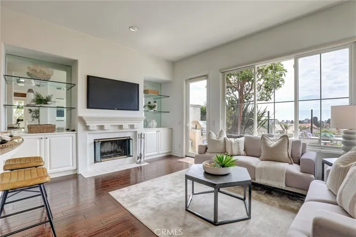 The kitchen enjoys the same spectacular panoramic views.