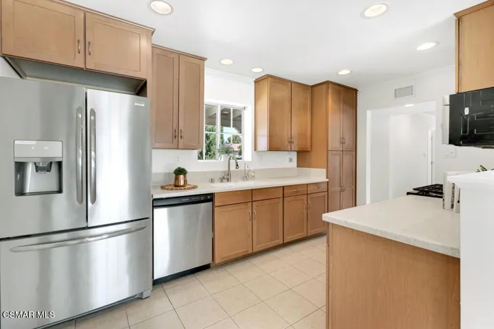 1556 Glacier St-HsHProd-23