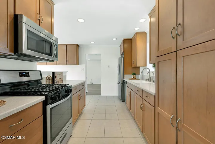 1556 Glacier St-HsHProd-21