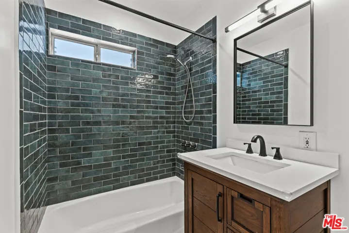 7048 Zelzah Avenue, Los Angeles, California 91335