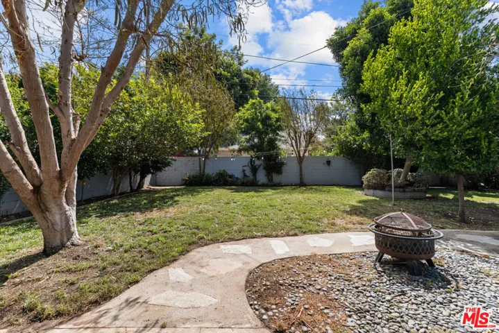7048 Zelzah Avenue, Los Angeles, California 91335