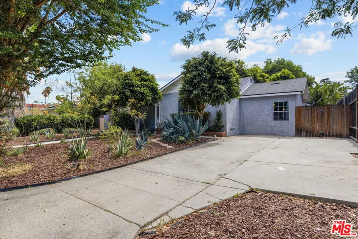 7048 Zelzah Avenue, Los Angeles, California 91335