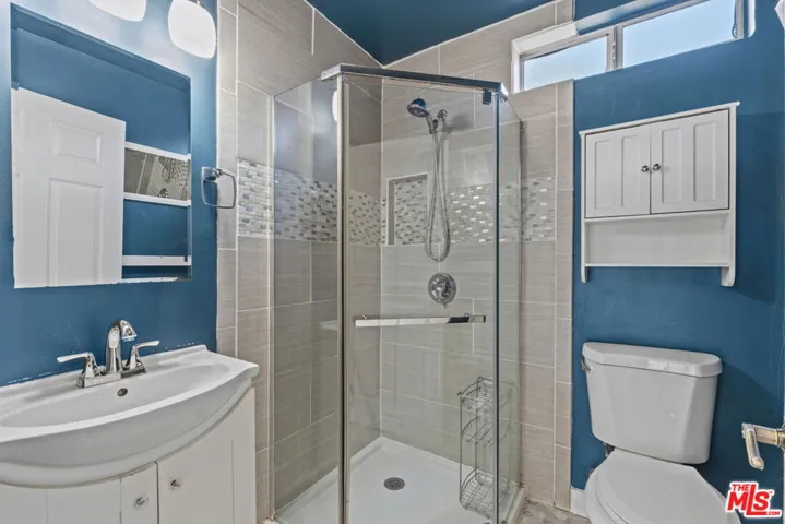 7048 Zelzah Avenue, Los Angeles, California 91335